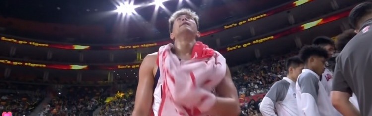 依旧犀利！郭艾伦弧顶摆脱徐杰直杀篮下拿到两分