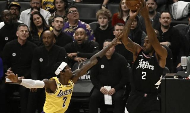 开云体育官网-连续3个赛季横扫湖人 快艇形势大好坐五反望六？